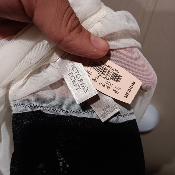 Victoria's Secret Black and White Lace Chemise New - Picture 4 of 4